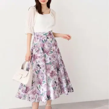 프로포션 바디 드레싱 자카드 플라워 턱 스커트