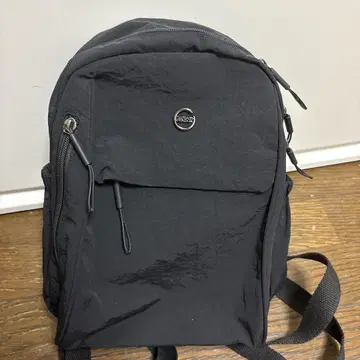 심플 블랙 백팩