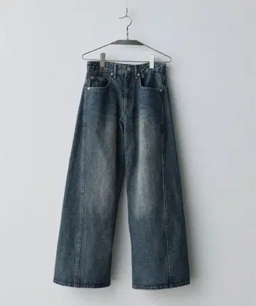 CURVED FLARE BAGGY DENIM