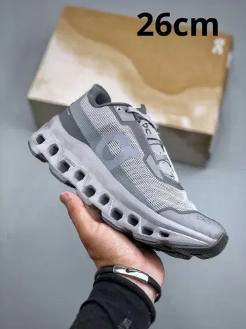 ON Cloudmonster 스니커즈 실버 26cm