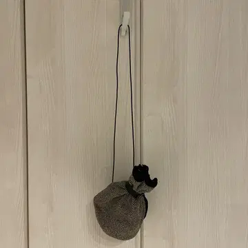 복조리형 숄더백 블랙 베이지 체크