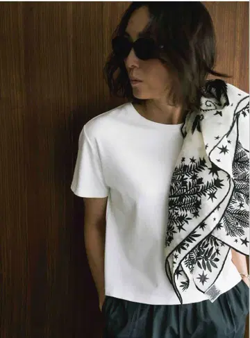 meravel simple comfortable Tee White
