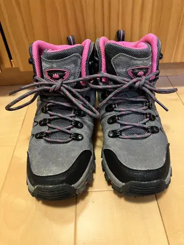 새상품급 등산화 그레이/핑크 23cm