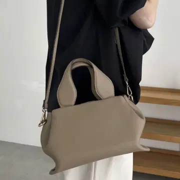 [새상품] 라운드 미니 보스턴 백 베이지