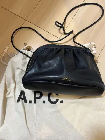 A.P.C 숄더백