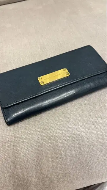 MARC JACOBS 네이비 가죽 장지갑 골드 금장 장식