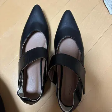 nOrLABEL 런어블 벨트 스트랩 펌프스