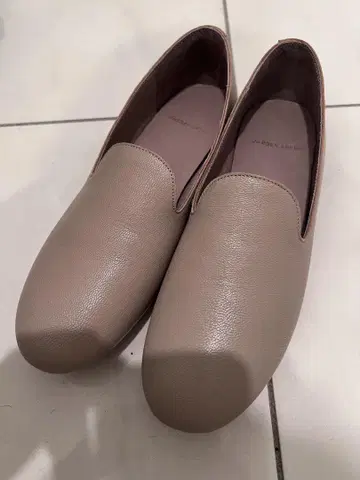 [새상품급] 요건 레일 플랫슈즈 24cm