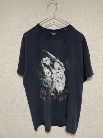 00s y2k 'ARIANA GRANDE Tour Tee '