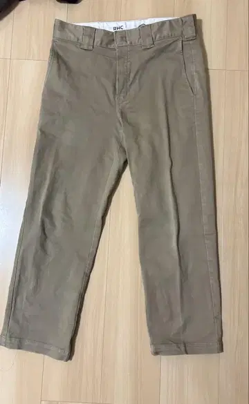 RHC 베이지 치노 팬츠