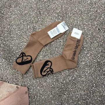 Alexander McQUEEN 삭스 브라운 마크 양말 로고