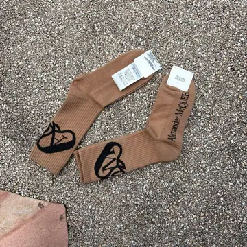 Alexander McQUEEN 삭스 브라운 마크 양말 로고