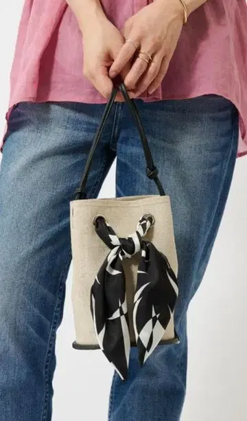 파피요네 스카프 베이지 캔버스 핸드백