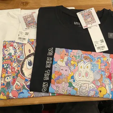 유니클로 UT 팝마트 POP MART S 사이즈 화이트, 블랙 2세트