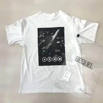 SEQUEL 재생 버튼 T셔츠