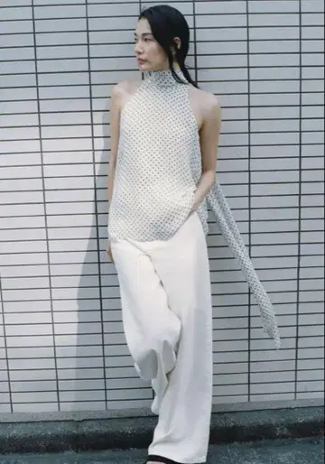 ZARA 도트 무늬 홀터넥 상의