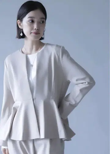 헤렌시아 HERENCIA 노칼라 베이지 자켓