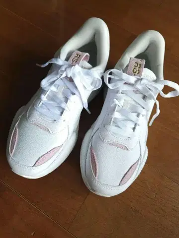 PUMA 스니커즈