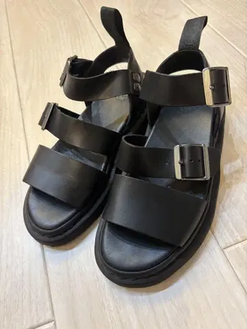 고품질 닥터마틴 샌들 38 가죽 24cm