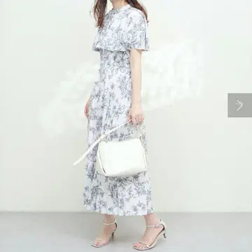 사이드 플리츠 케이프 스타일 원피스