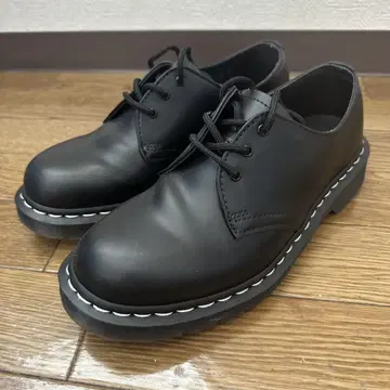 닥터마틴 화이트 스티치 3홀 신발 26cm
