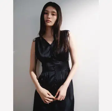 신상 FRAY I.D 새틴 턱 플레어 원피스 워셔블 네이비