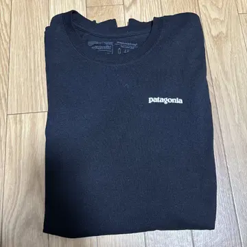 patagonia 블랙 롱T L 사이즈
