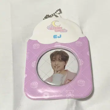 &TEAM 카페 위주 EJ 캔배지