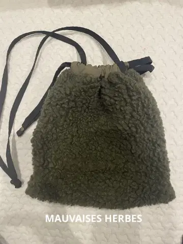 MAUVAISES HERBES 모베즈엘르 미니백 카키 리버서블