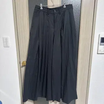 NOT CONVENTIONAL tuck pleats hakama pant