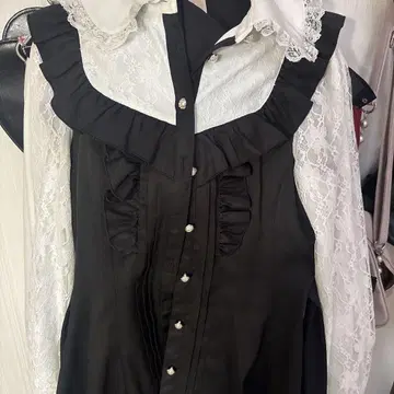 시크릿허니 레이스 핀턱 프릴 요크 절개 셋업 블랙
