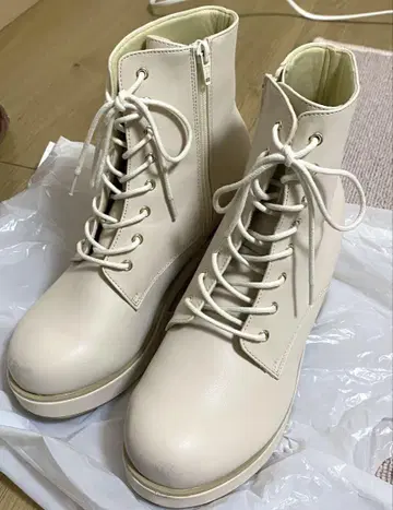 MAJESTIC LEGON 화이트 레이스업 숏부츠