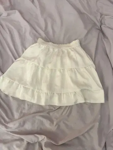 화이트 3층 플레어 스커트