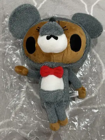 곰 봉제 인형, 빨간색 나비 넥타이 포함