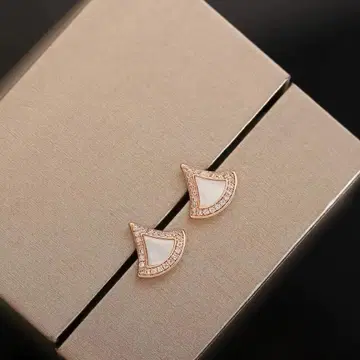 초승달 모양 크리스탈 귀걸이