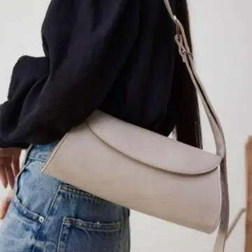 [ AZUL BY MOUSSY ] 와이드 쉐이프 플랩 백
