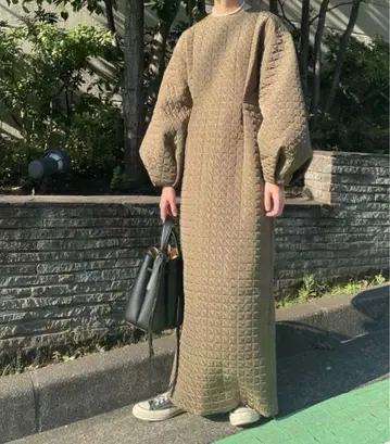 [ 새상품급 ] PERNA 올리브색 퀼팅 롱 원피스 M 사이즈