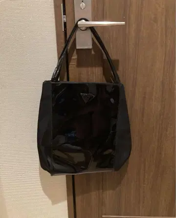 GUESS 토트백