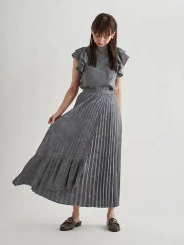 SNIDEL 플리츠 스커트 셋업