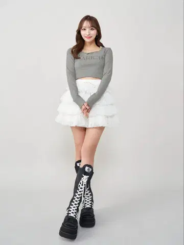 볼륨 레이스 미니 스커트 화이트