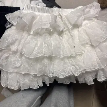 다리치 프릴 스커트 블랙 화이트 세트