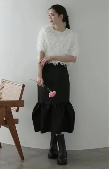 [미사용 새상품] Meraki. 밑단 볼륨 타이트 스커트 종아리 기장