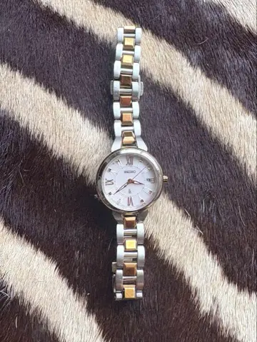 SEIKO 루키아 1B22-0CR0 전파 솔라 여성용