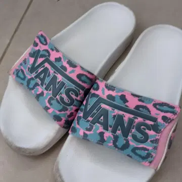 VANS 레오파드 무늬 샌들
