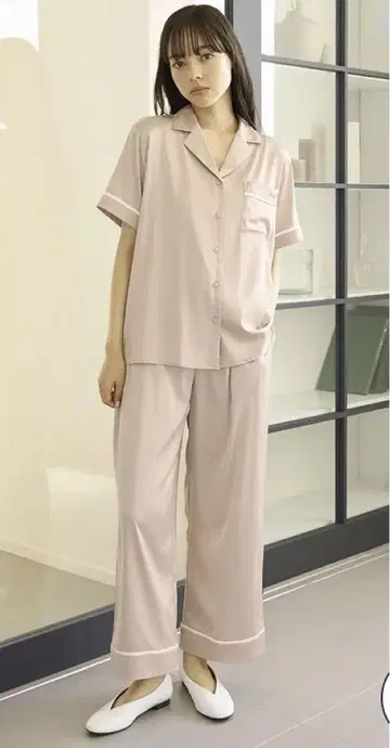 젤라피케 베이지 새틴 파자마 세트