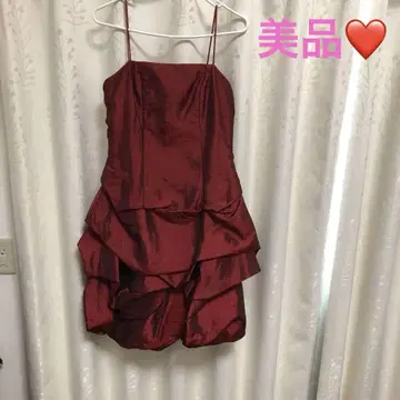 빨간 프릴 드레스