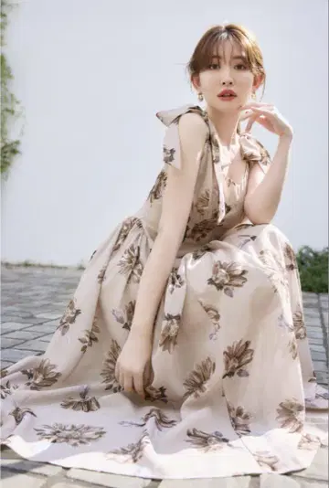 herlipto Sunflower-Printed Midi Dress