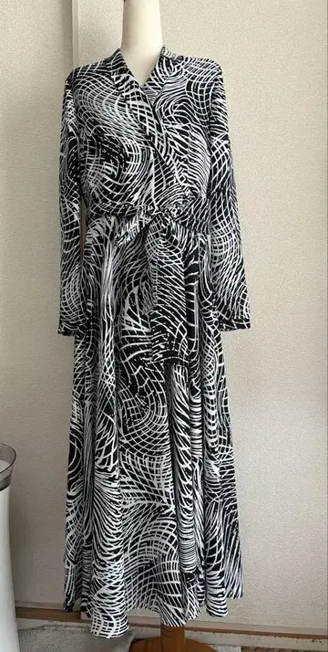 DAMA 사이즈 9호 기하학 패턴 랩 원피스 미사용 6700