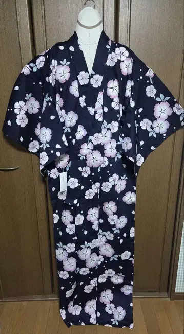 새상품 택 포함 INGNI 벚꽃 패턴 유카타 네이비 컬러