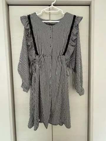 프릴 장식 블랙 화이트 체크 미니 원피스